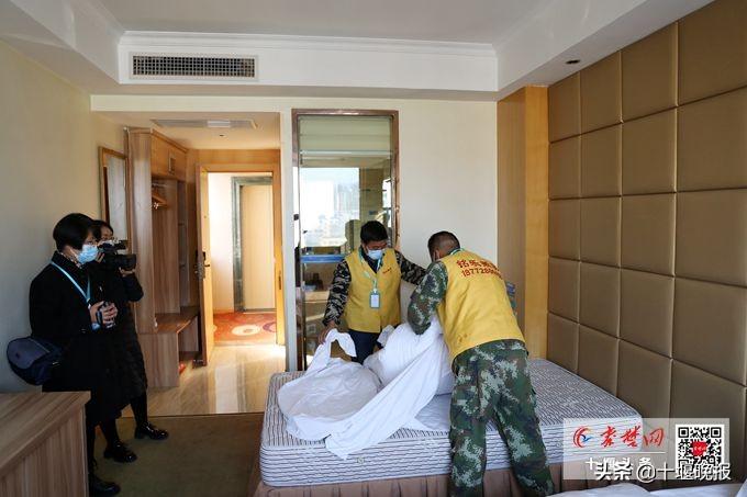 2025年巨蟹座梦到喉咙卡异物：健康预警与沟通困境解析