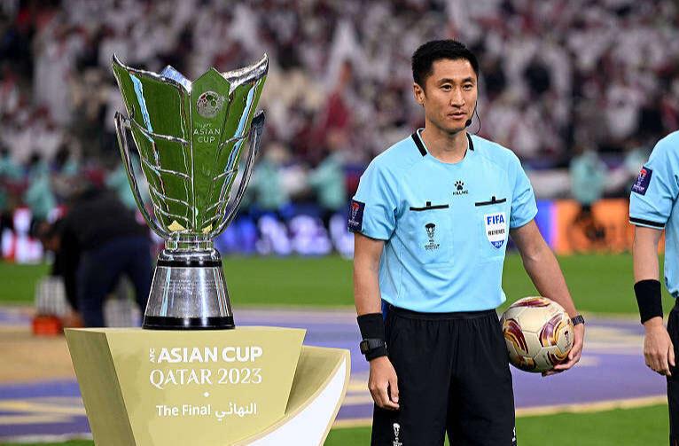 马宁领衔中国裁判组执法亚冠决赛，浦和红钻2-1夺冠