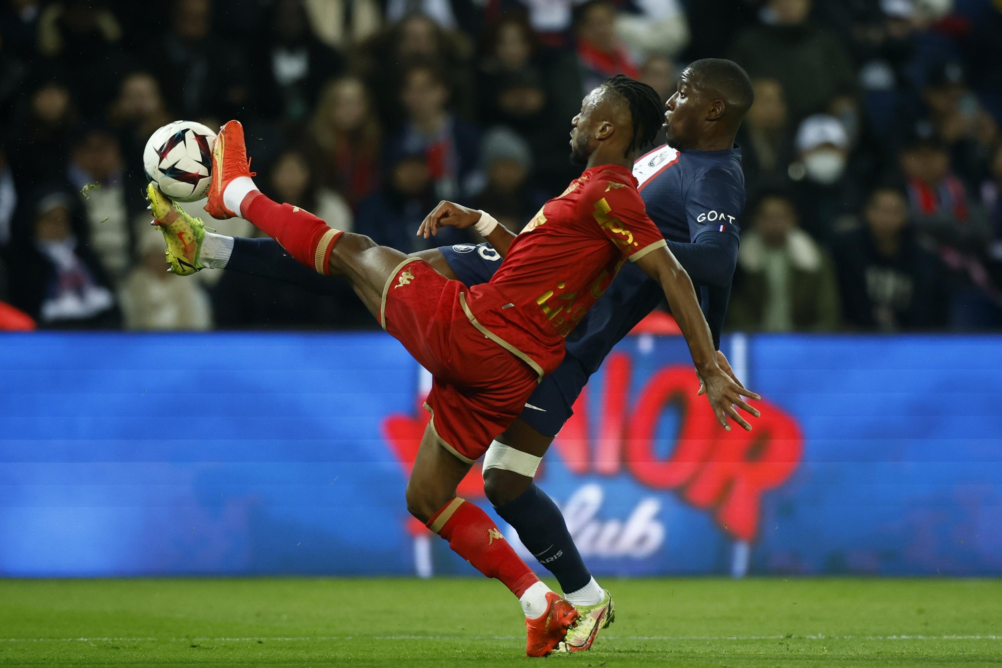 法甲最新战况：巴黎圣日耳曼领跑积分榜，战术解析与比分预测