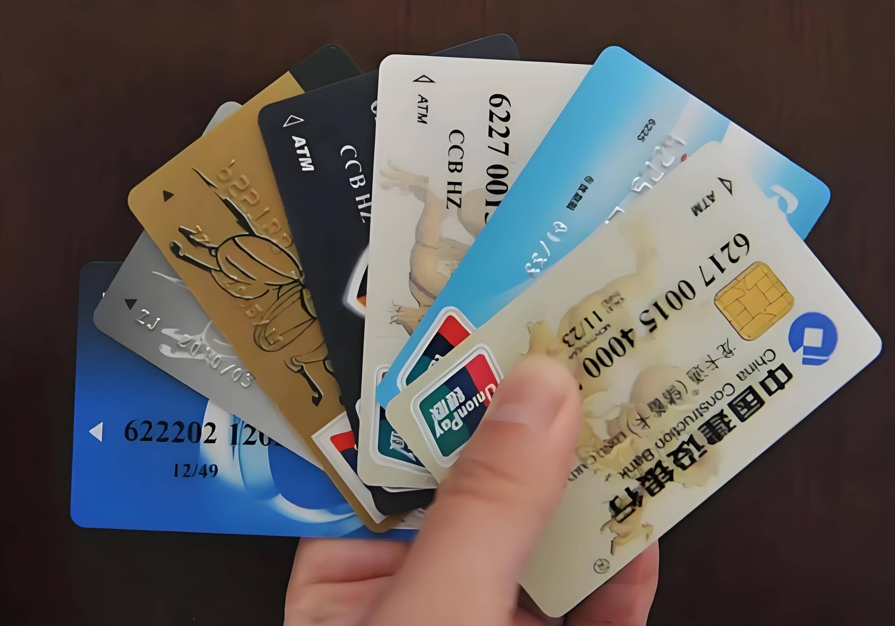 日常用什么银行卡最方便划算？2025年实测推荐，这几款闭眼入不踩坑