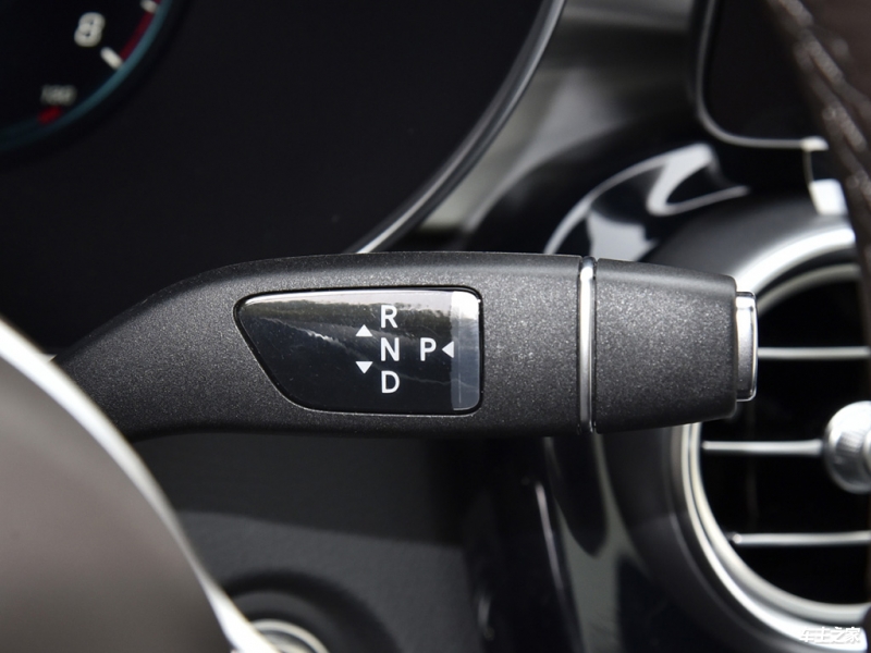 奔驰GLC 2021款配置_奔驰glc300l配置参数表_奔驰GLC L车身尺寸对比宝马X3奥迪Q5L