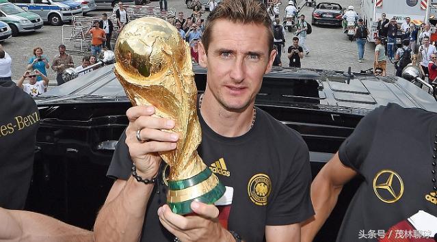 德甲赛季多少场比赛？答案：306场