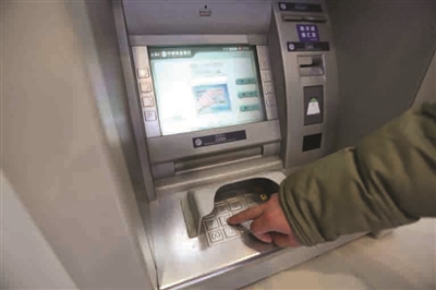 银行卡密码输错三次被锁了怎么办?银行工作人员支招,轻松搞定 银行卡密码输错三次被锁了怎么办?银行工作人员支招,轻松搞定