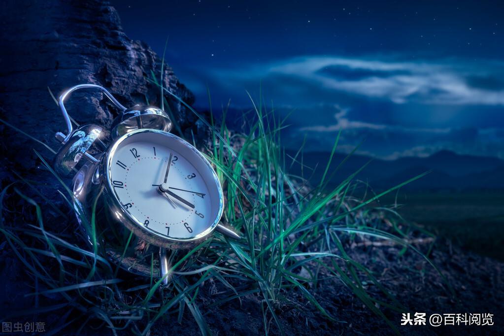 男人梦见女人发信息预示什么？心理学与解梦深度解析