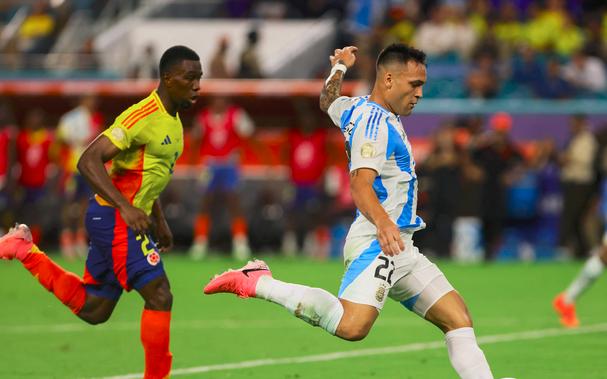 为什么阿根廷球迷把梅西当神拜？