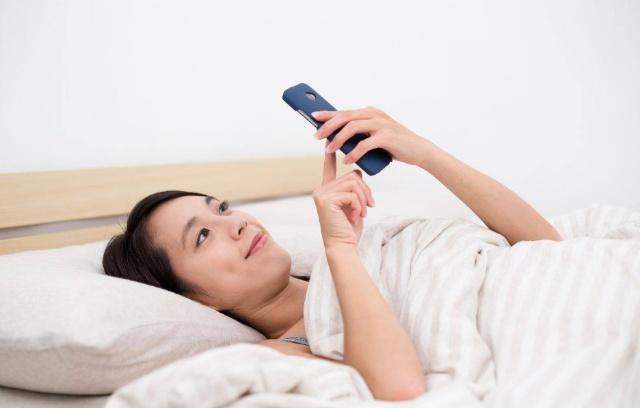 在手机里养电子猫真能学会照顾真猫吗？