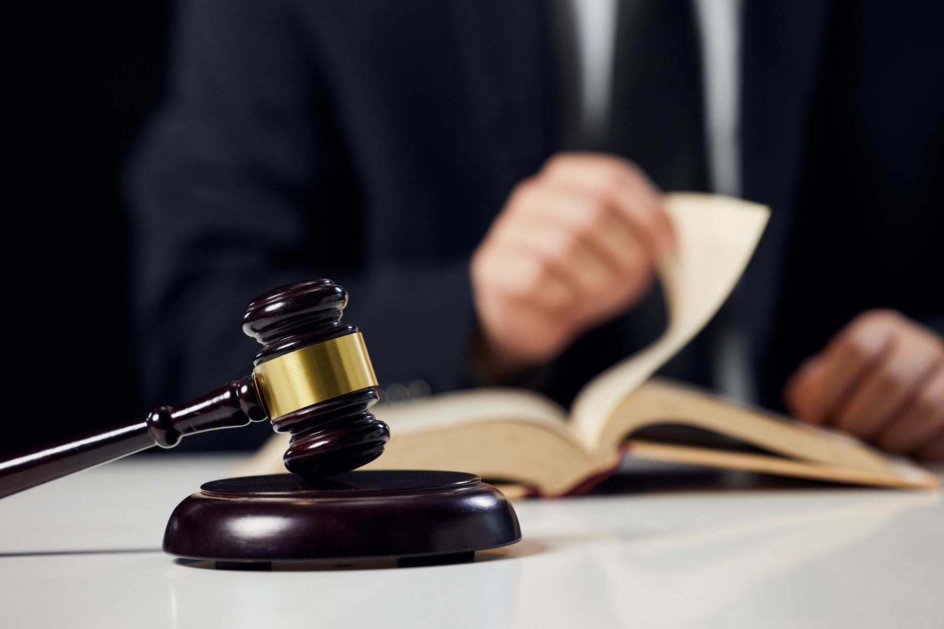 公职律师相关规定文件的出台背景是什么