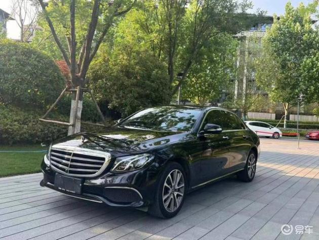 奔驰E300L二手车价格受哪些因素影响？车款年份和行驶里程很关键