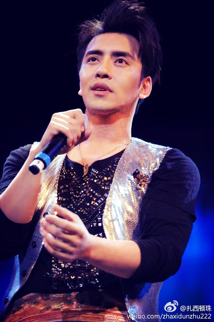 为什么华人论坛自拍区主播依依能靠聊天月入三万? 为什么华人论坛自拍区主播依依能靠聊天月入三万?