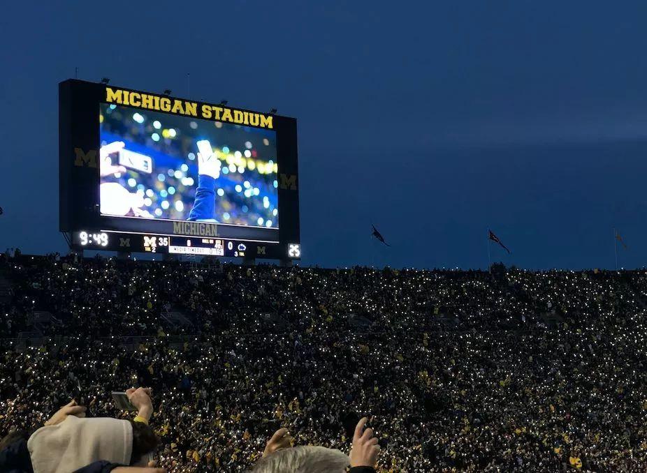 橄榄球电影为啥总能让人哭着喊加油？