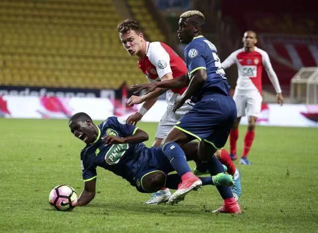 法甲新赛季：洛里昂能掀翻里尔这个硬骨头吗？