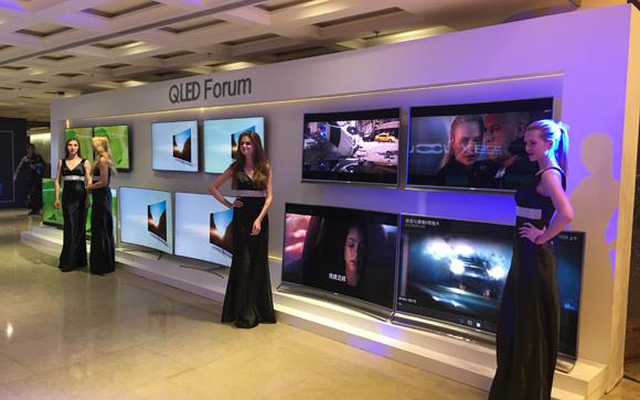 2025年巨蟹座梦到腿上有血渍：职场转折预警与情感突破解析