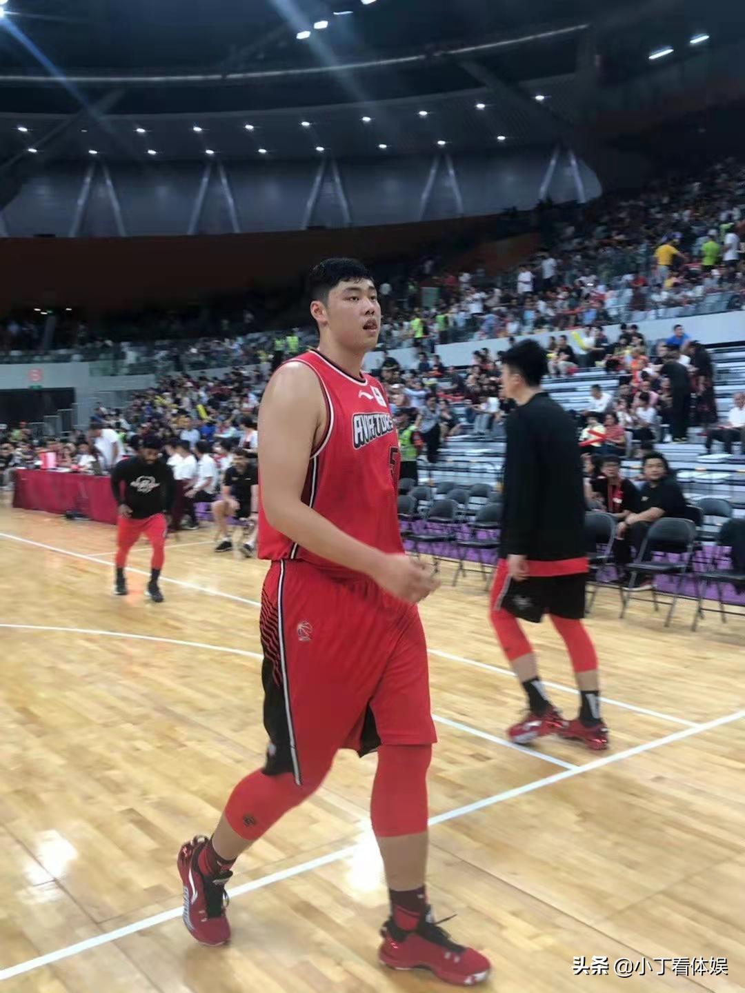 这个冷门中锋凭什么能单防奥尼尔? 这个冷门中锋凭什么能单防奥尼尔?