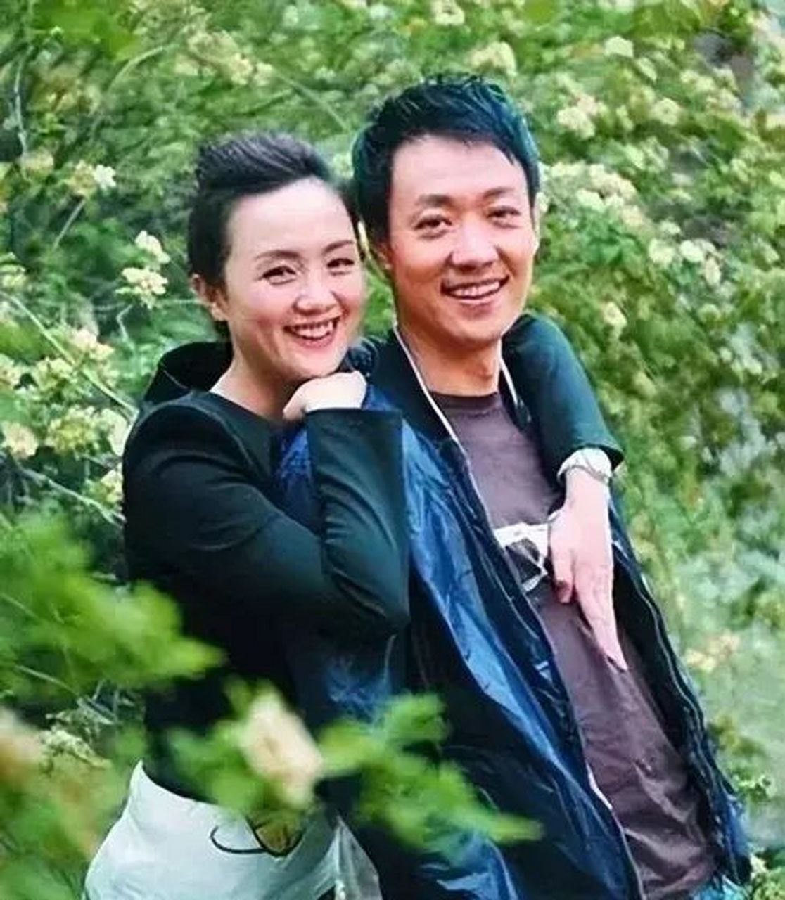 朱媛媛嫁给初恋辛柏青 相爱21年孩子第一