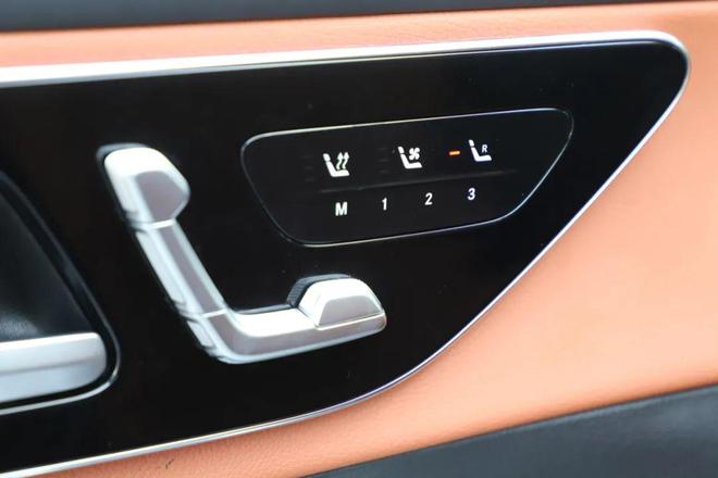 全新奔驰GLC 300 L 4MATIC 豪华型 7座价格_奔驰glc300七座报价及图片_奔驰GLC 300 L 4MATIC 豪华型 7座评测