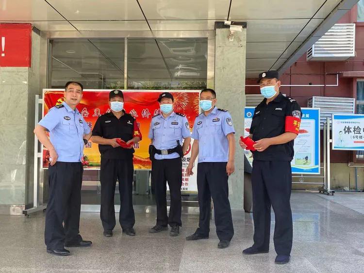 足球运动员的彩虹袖标为什么总被禁？