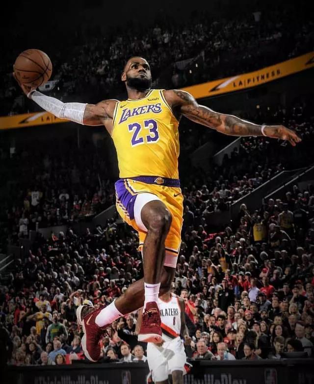 想用勒布朗·詹姆斯壁纸装X却总翻车? 想用勒布朗·詹姆斯壁纸装X却总翻车?