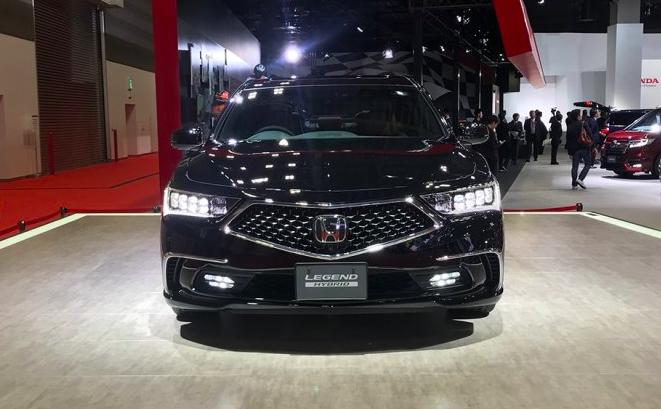 丰田皇冠2.5：经典车型的现代诠释，动力与舒适的完美平衡，为何它仍是中高端市场的热门选择？