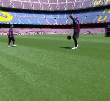 梅西颠球动作为什么能连做50次不落地? 梅西颠球动作为什么能连做50次不落地?