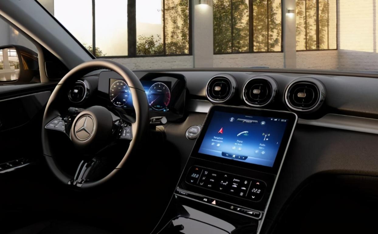 全新一代奥迪A4L正式发布，豪华运动轿车市场迎来新标杆，奥迪能否延续销量神话？