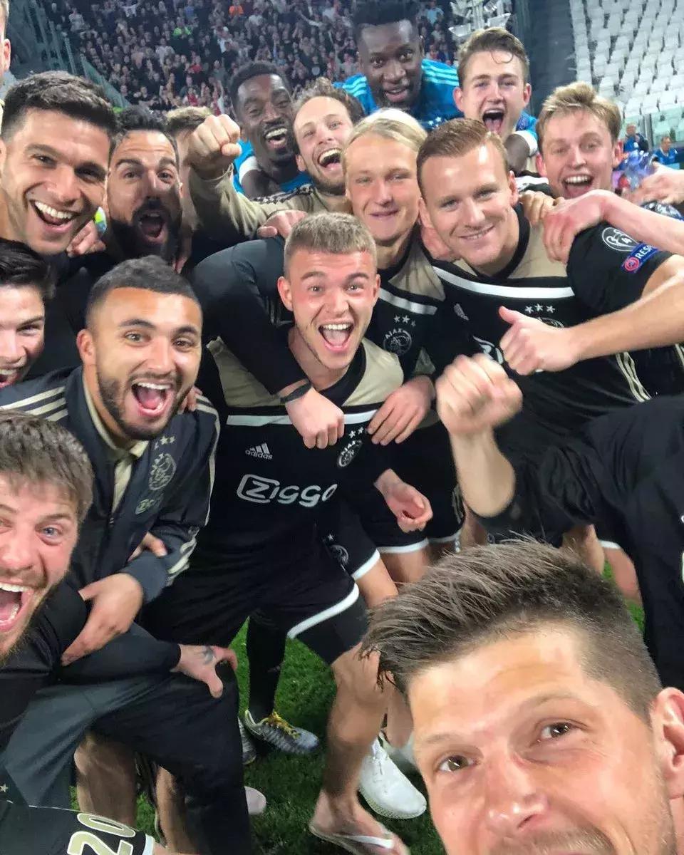 C罗踢个球居然欠了70亿?这钱够买多少座球场啊? C罗踢个球居然欠了70亿?这钱够买多少座球场啊?