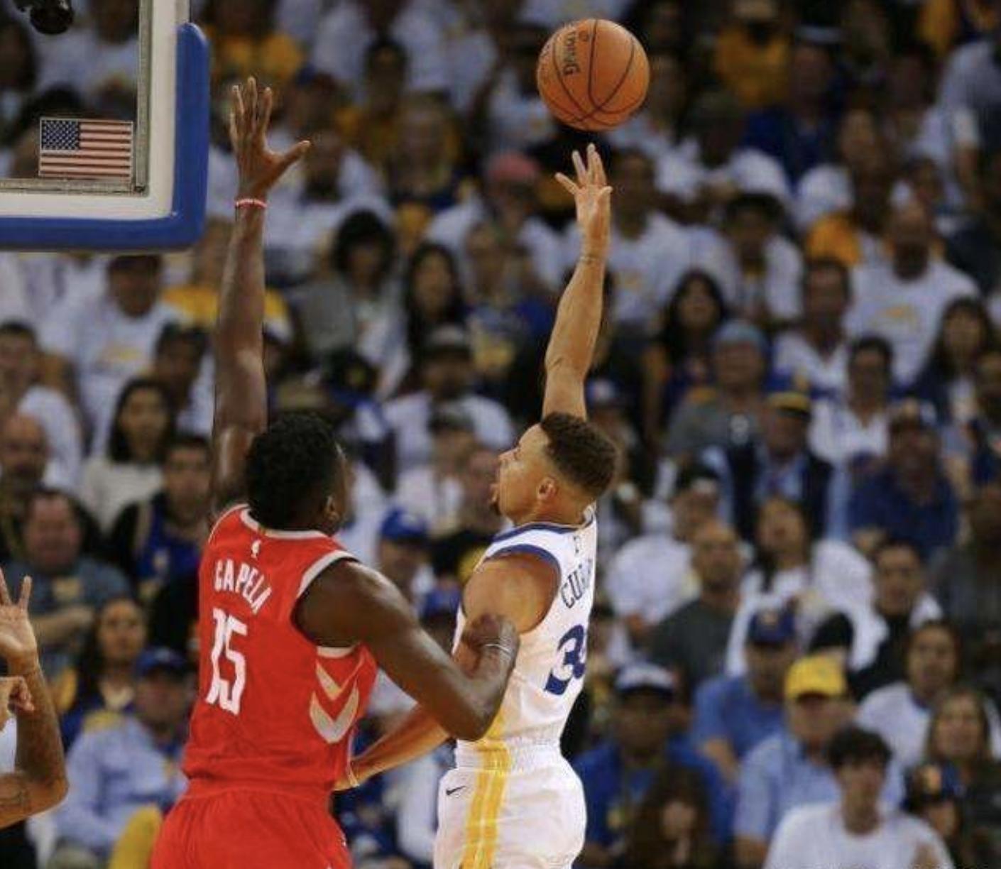 勇士火箭大对决：季后赛硝烟弥漫，紧张激烈战局引发热烈讨论！