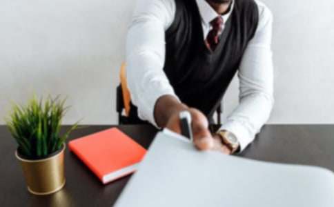 法学教授是否应兼职做律师