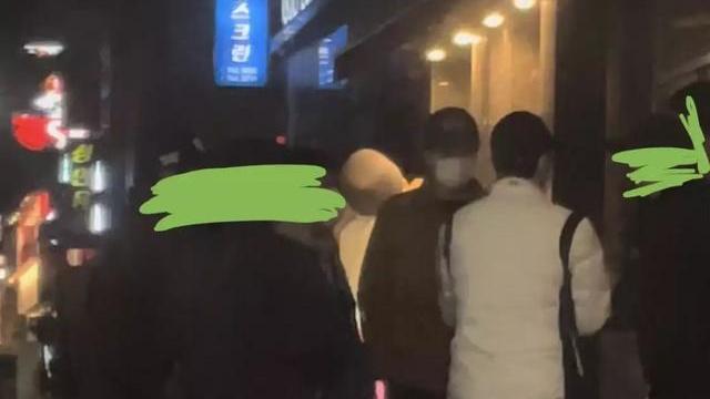 韩国偶遇伯贤有啥办法？关注行程提前到场地守候是关键