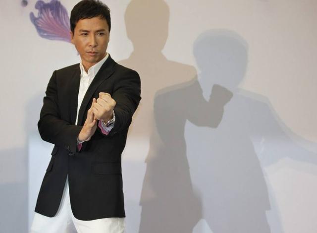 为什么华人论坛自拍区主播依依能靠聊天月入三万? 为什么华人论坛自拍区主播依依能靠聊天月入三万?