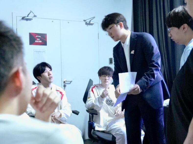 WBG签下打野WEIWEI真能改变战队命运吗？