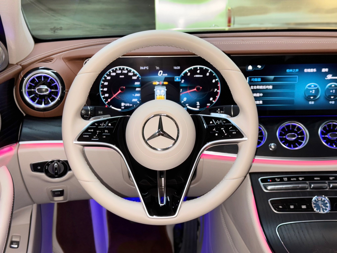 奔驰e300l图片豪华版图片_奔驰E级二手车报价_奔驰E级2022款改款E300L尊贵型轿车