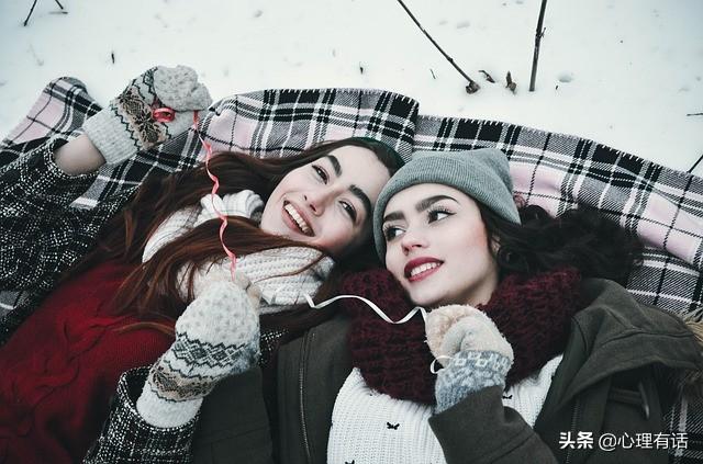 梦见律师拿离婚协议的5大预兆！2025年巨蟹座必看