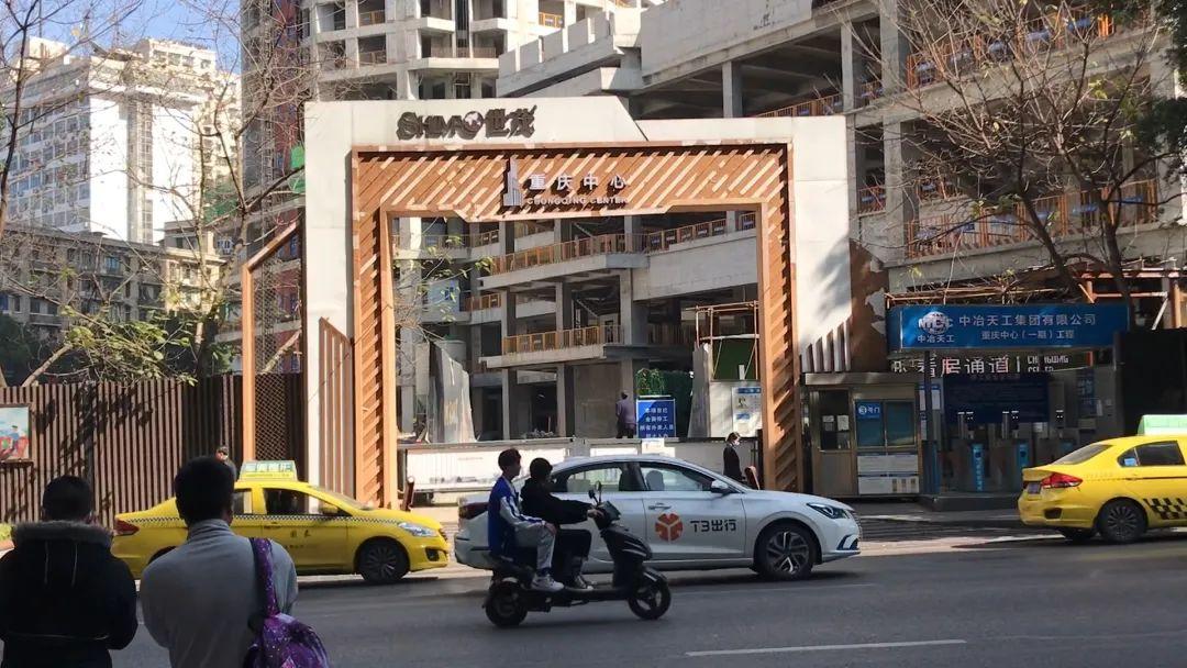 上线小程序、直播带货，苹果开始在中国“放下身段”？