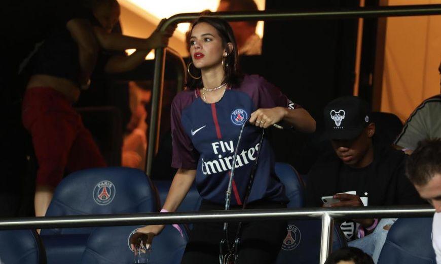 内马尔世界杯比心动作究竟有什么特殊含义？