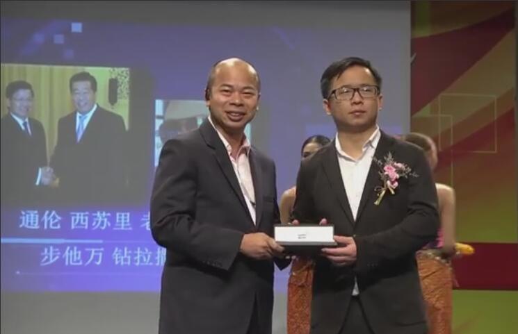 猫咪为什么总把猫粮扒到地上? 猫咪为什么总把猫粮扒到地上?