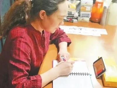 为什么泰国的华人论坛总在讨论英拉？