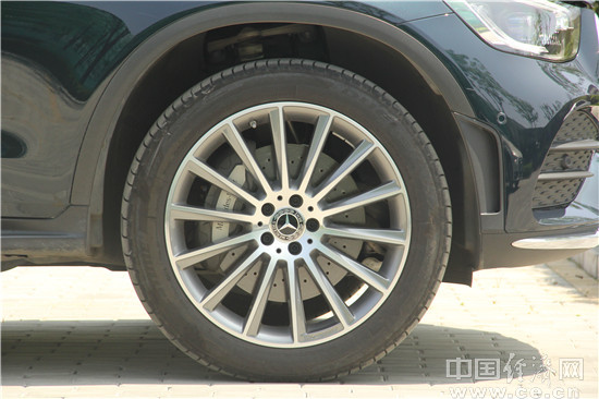 20款奔驰glc300配置_奔驰GLC 2020款试驾_ 奔驰GLC长轴距版评测 
