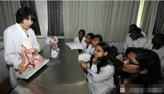 印度留学生为何留华?揭秘中国医学教育的独特魅力 印度留学生为何留华?揭秘中国医学教育的独特魅力