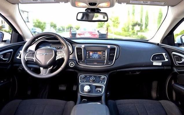 预算30万如何选车？Chrysler 300C三大优势省5万维护费