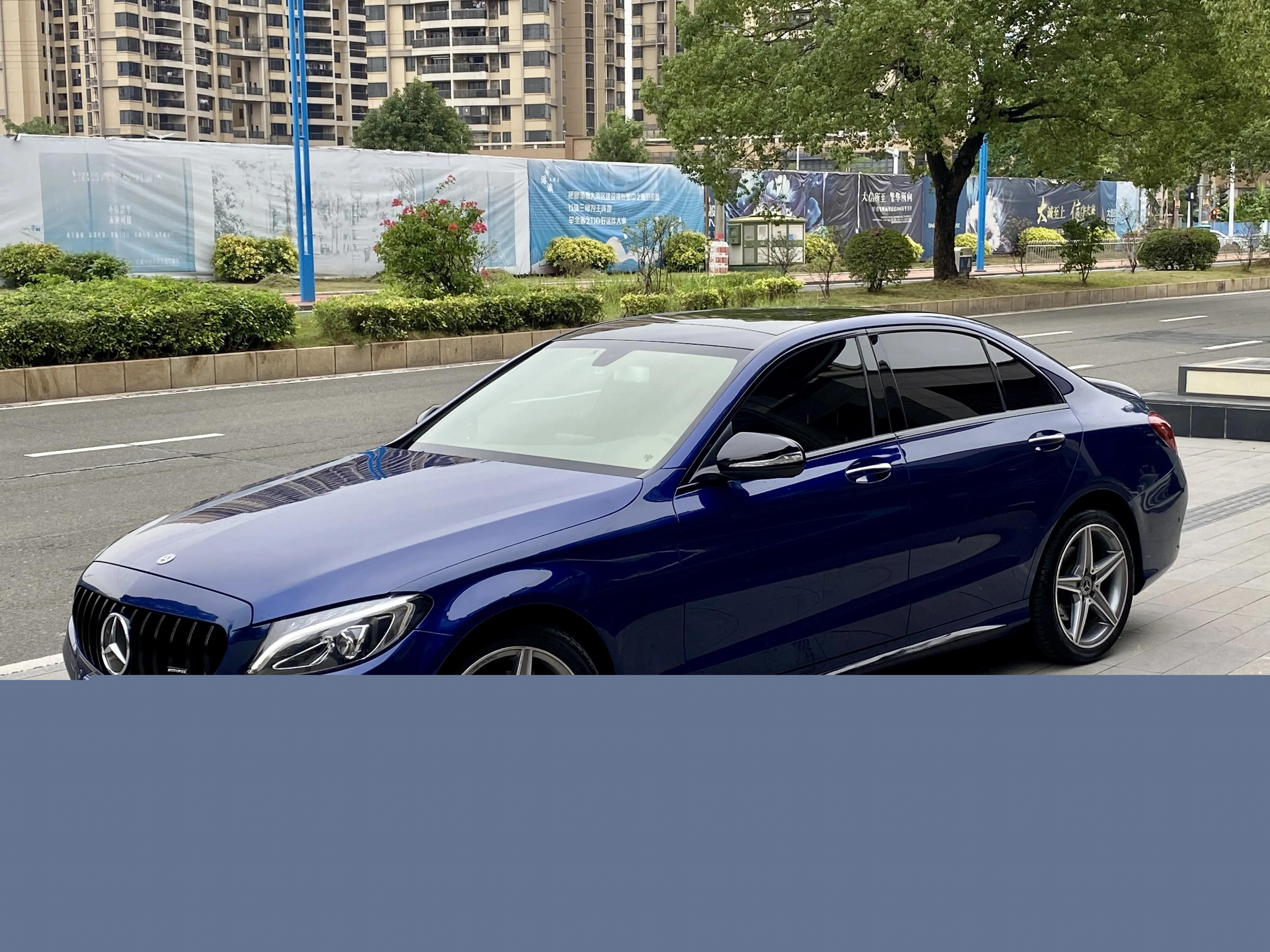 奔驰E260L：豪华C级车市场的新标杆？动力、配置、性价比全方位解析