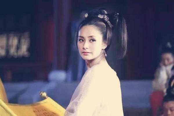 女人梦见巨人是吉兆吗?2025年周公解梦揭秘情感事业转折 女人梦见巨人是吉兆吗?2025年周公解梦揭秘情感事业转折