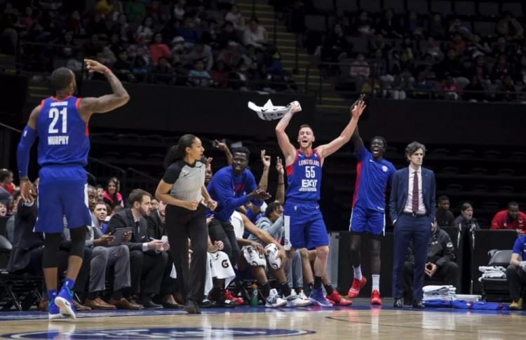 周琦在NBL首秀砍下10分8篮板，菜鸟该学什么？