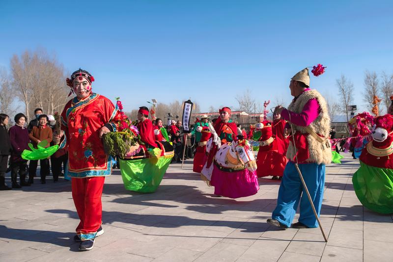 河北暴雨中交警为什么要冒死推车? 河北暴雨中交警为什么要冒死推车?
