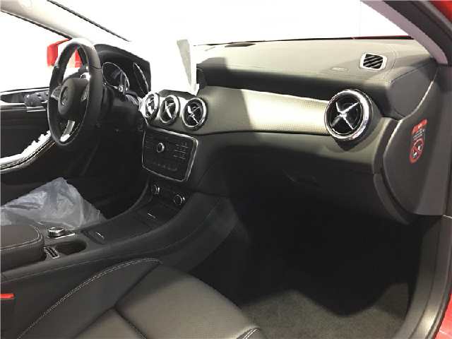 奔驰gla新款2016年_奔驰GLA200内饰配置_2016款奔驰GLA200外观设计