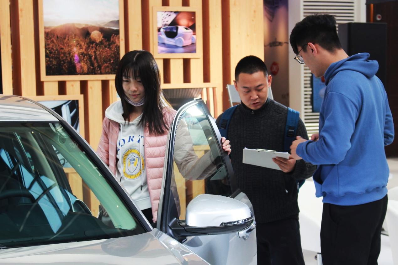 萨博多少钱？深扒购车费用构成 避开3大隐藏成本陷阱