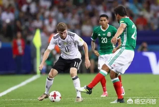 赵薇和黄有龙曾辉煌无限，如今他们的故事引发诸多争议