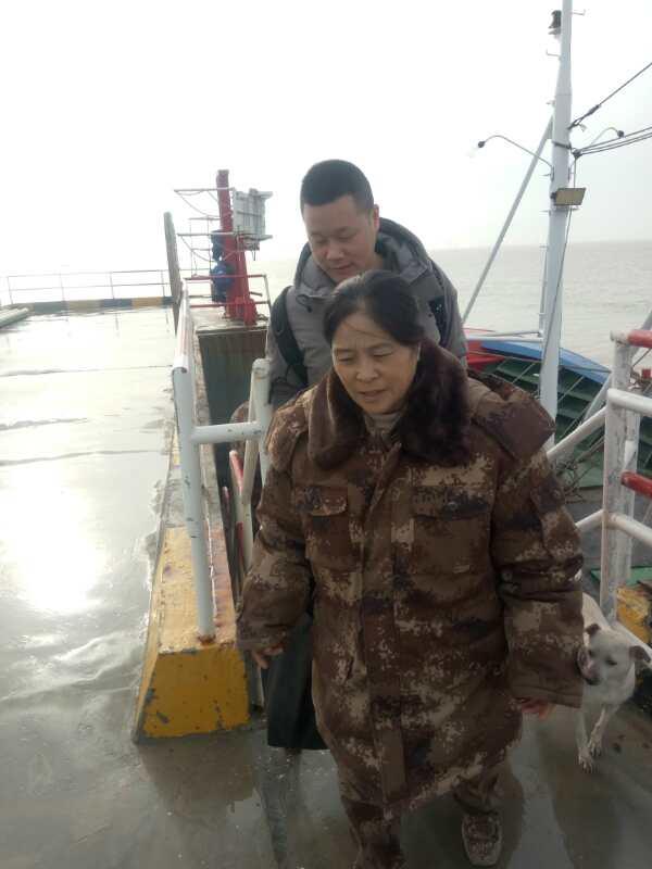 梦见眼泪是血预示什么？2025年运势与心理能量全解