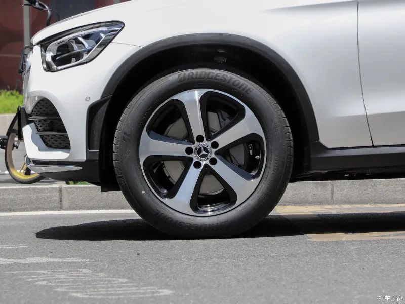  奔驰GLC L 260L 4MATIC 动感型配置分析 _奔驰GLC L 2022款低配购买建议_奔驰glc260l最新价格