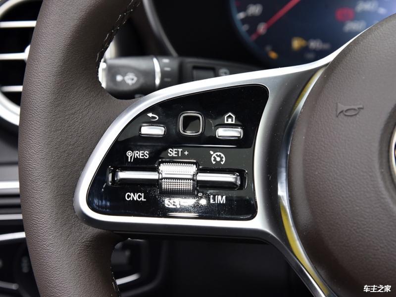 奔驰GLC L车身尺寸对比宝马X3奥迪Q5L_奔驰glc300l配置参数表_奔驰GLC 2021款配置