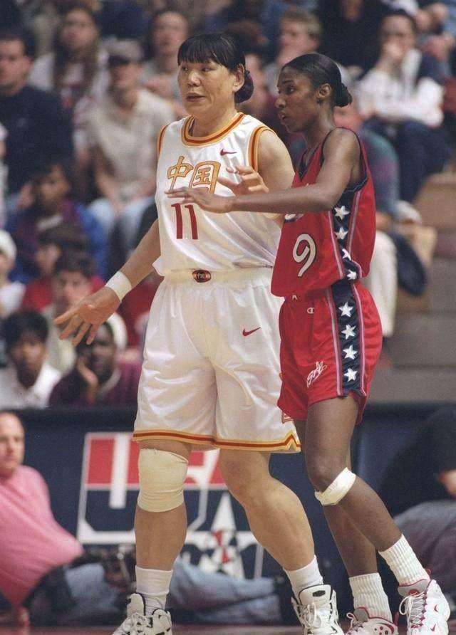 女生打篮球真的能完成扣篮吗? 女生打篮球真的能完成扣篮吗?